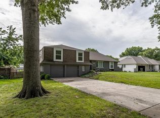 9109 Catalina St, Prairie Village, KS 66207