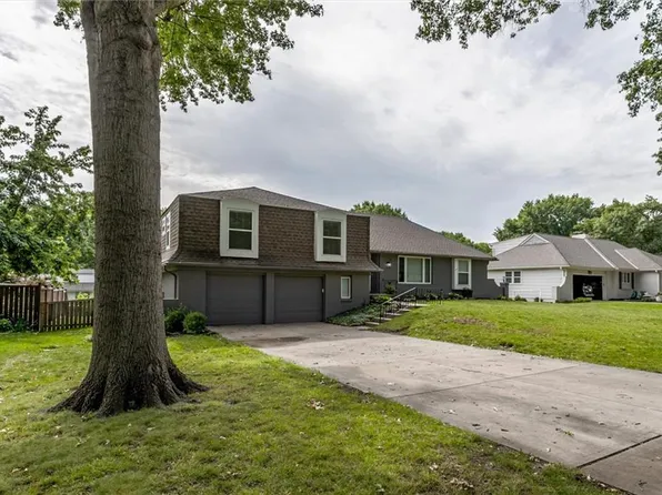9109 Catalina St, Prairie Village, KS 66207
