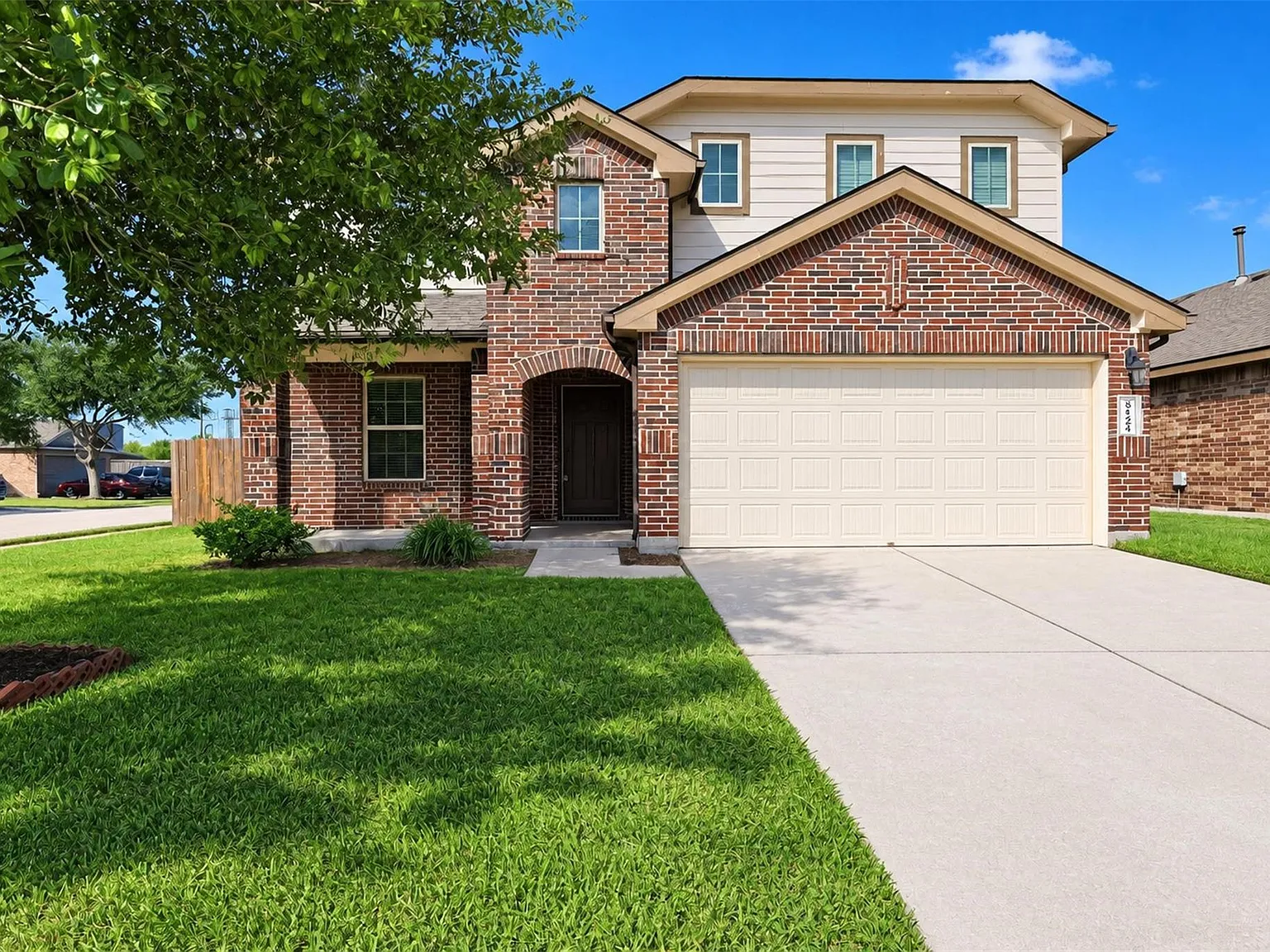 4 bed, 2.5 bath, 2398 sqft, $2,800 — Photo 3