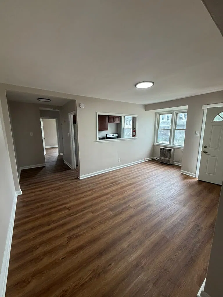 Ridley Town Manor — Photo 2