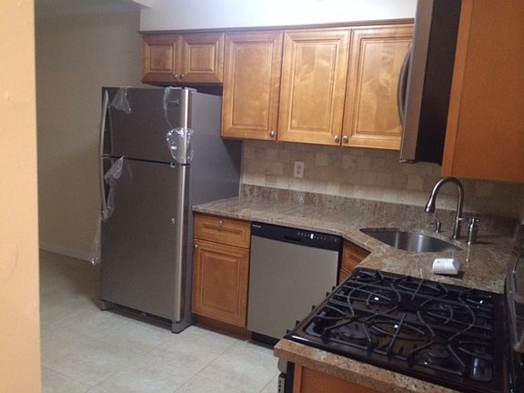 4th image of 53-17 32nd Ave