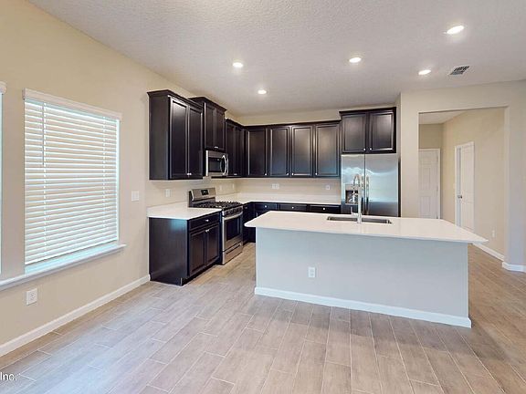 3rd image of 3965 Cloverdale Ct