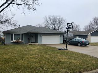 212 Valley View Dr, Seneca, IL 61360