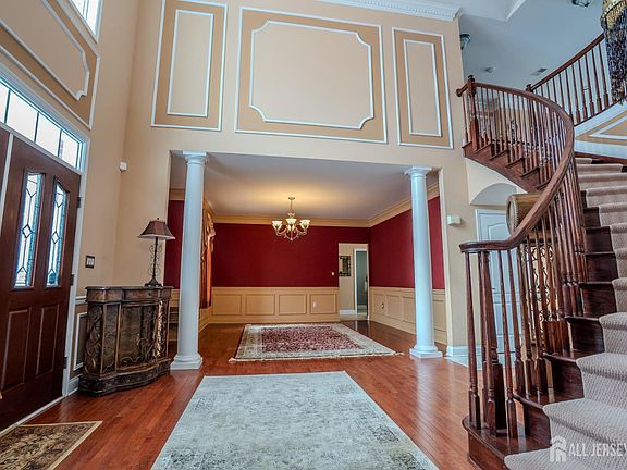 4th image of 2 Rustic Ct