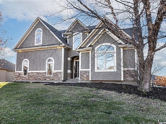 2nd image of 2901 NE Marywood Ln