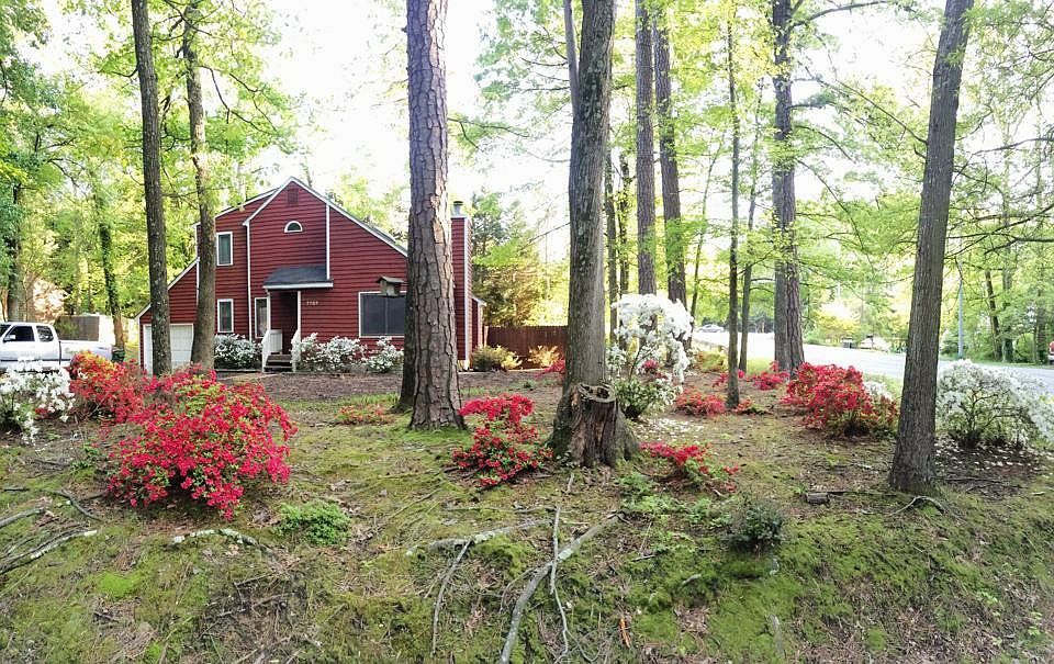 Spring on the front lawn
