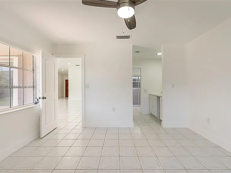 15881 SW 139th Ave — Photo 5