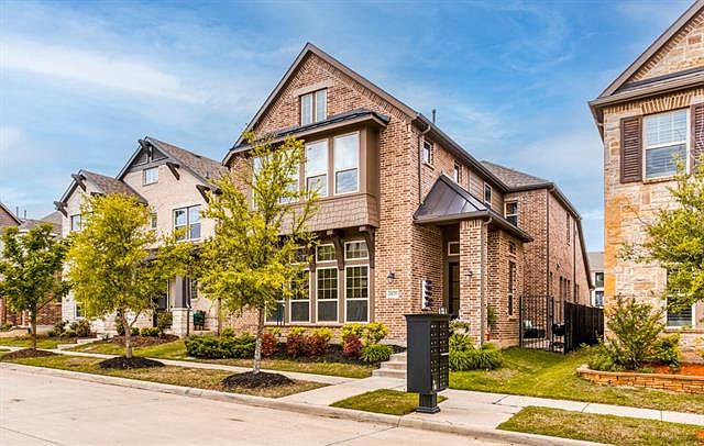 1st image of 6820 Royal View Dr