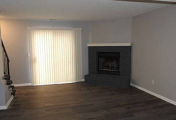 3rd image of 223 NE Cedar Ct