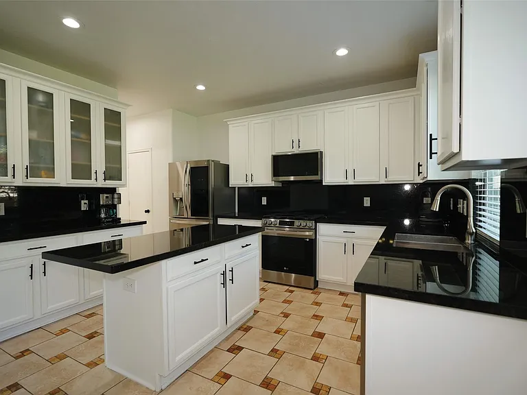 19202 Dickson Park Dr — Photo 6