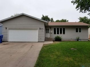 806 E 4th St, Dell Rapids, SD 57022