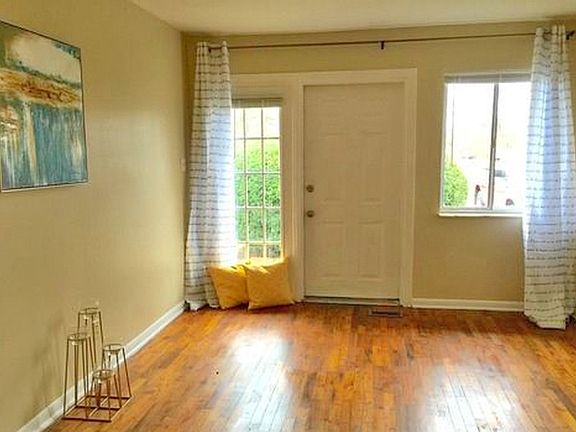 2nd image of 2258 N Hawthorne Ln APT 1