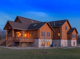 3995 Crest View Rd NE, Solon, IA 52333