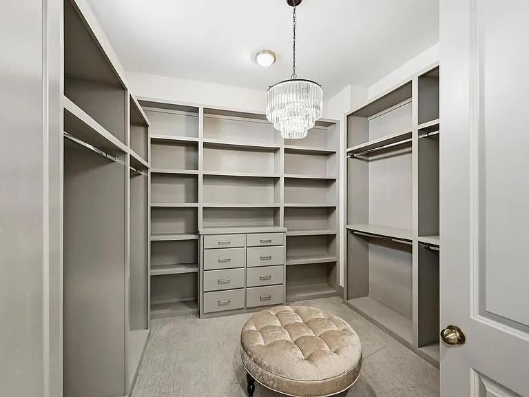 523 W 25th St — Photo 17