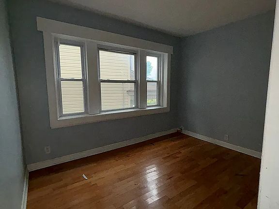 4th image of 132 N Grove St #6C