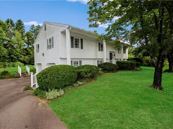 13 Kingswood Dr, North Stonington, CT 06359