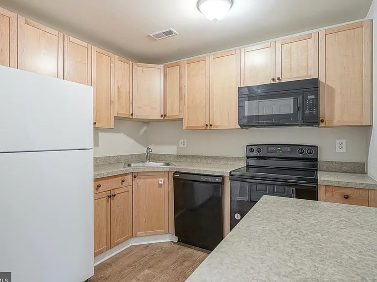 1508 Huntingdon Mews — Photo 9