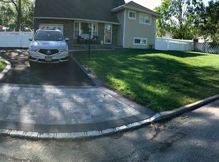 21 Wiltshire Dr, Commack, NY 11725