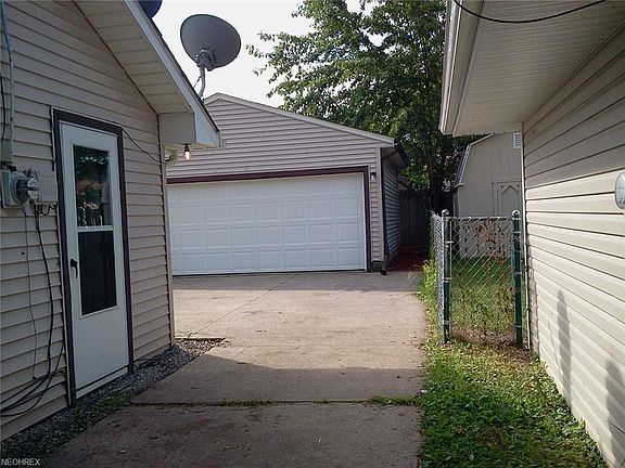 2nd image of 4280 Belle Ave