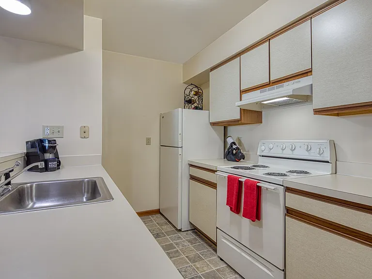 North Beach Apartments — Photo 5