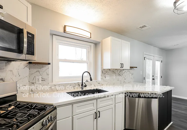 11876 Plantation Pkwy — Photo 9