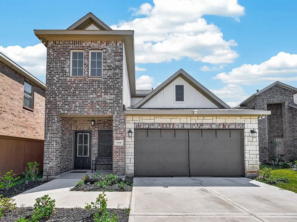1010 Gentle Nook Dr