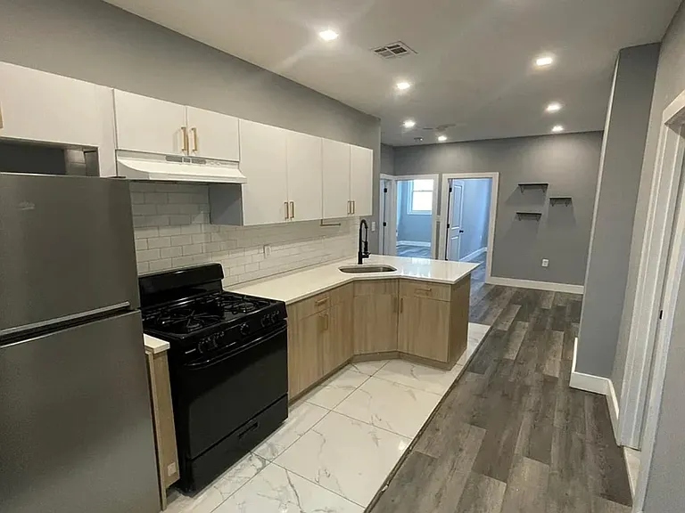 235 2nd St #202 — Photo 3