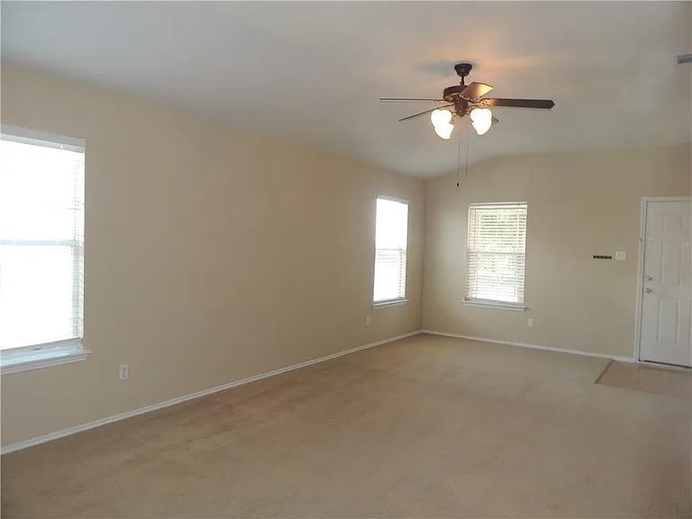 315 Feathergrass Dr — Photo 2