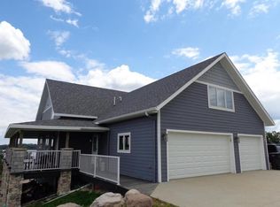 20000 SW Lake Hendricks Dr, Hendricks, MN 56136