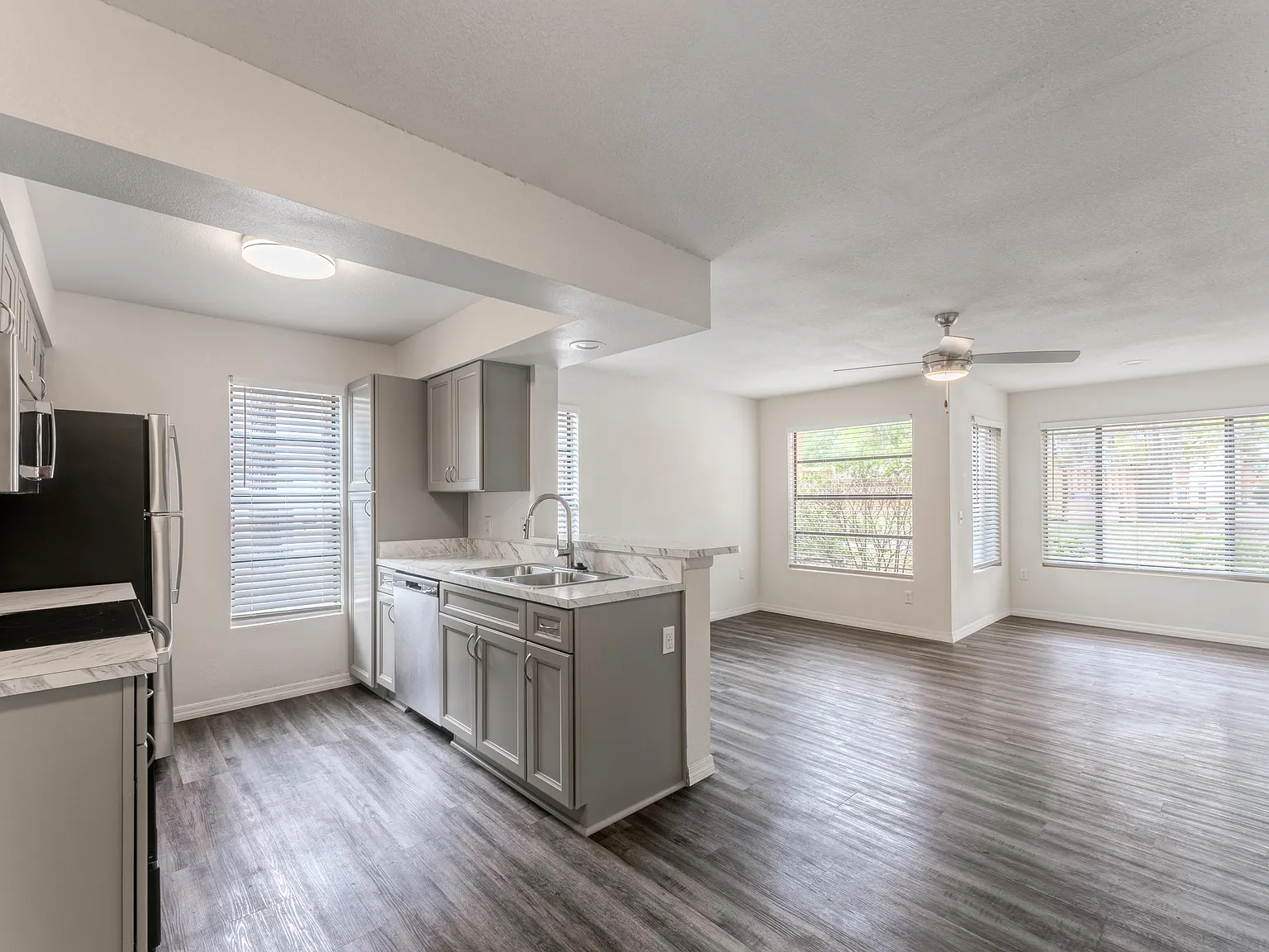 Harbor Oaks Apartments — Photo 2
