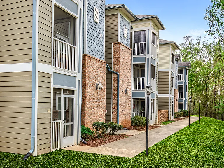 Riviera South Apartments — Photo 8