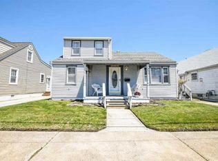 221 N Clarendon Ave, Margate, NJ 08402