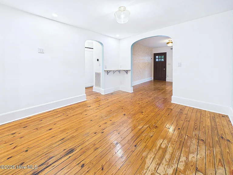 418 S 8th St — Photo 17