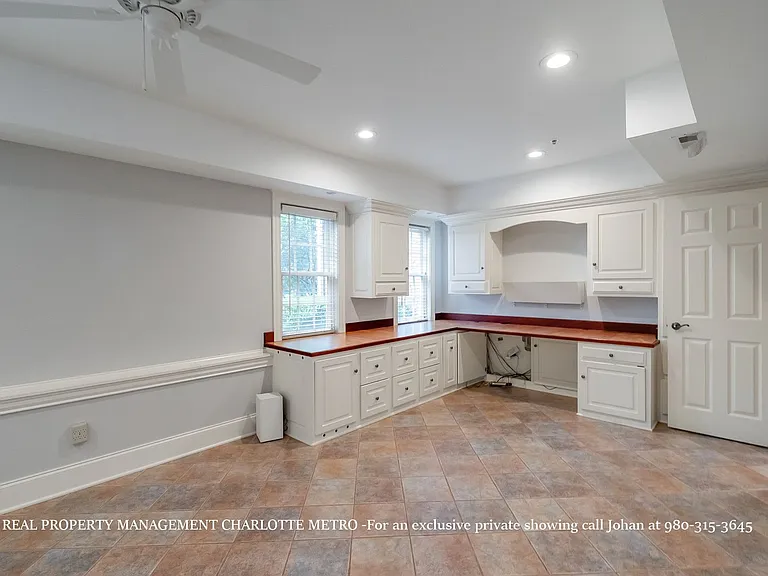 529 Queens Rd — Photo 75