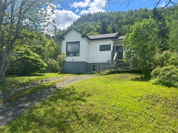 92 Memorial Drive, Clarenville, NL A5A1N4