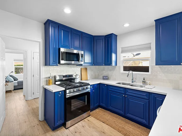 2400 W 74th St — Photo 13