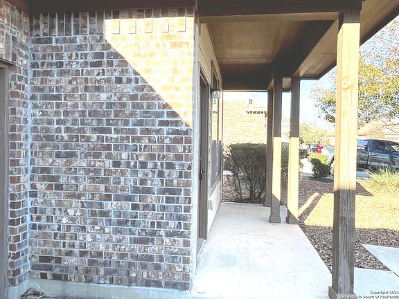 3rd image of 509 - 513 CREEKSIDE CIR