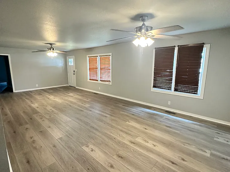 2615 N Beard Ave — Photo 3