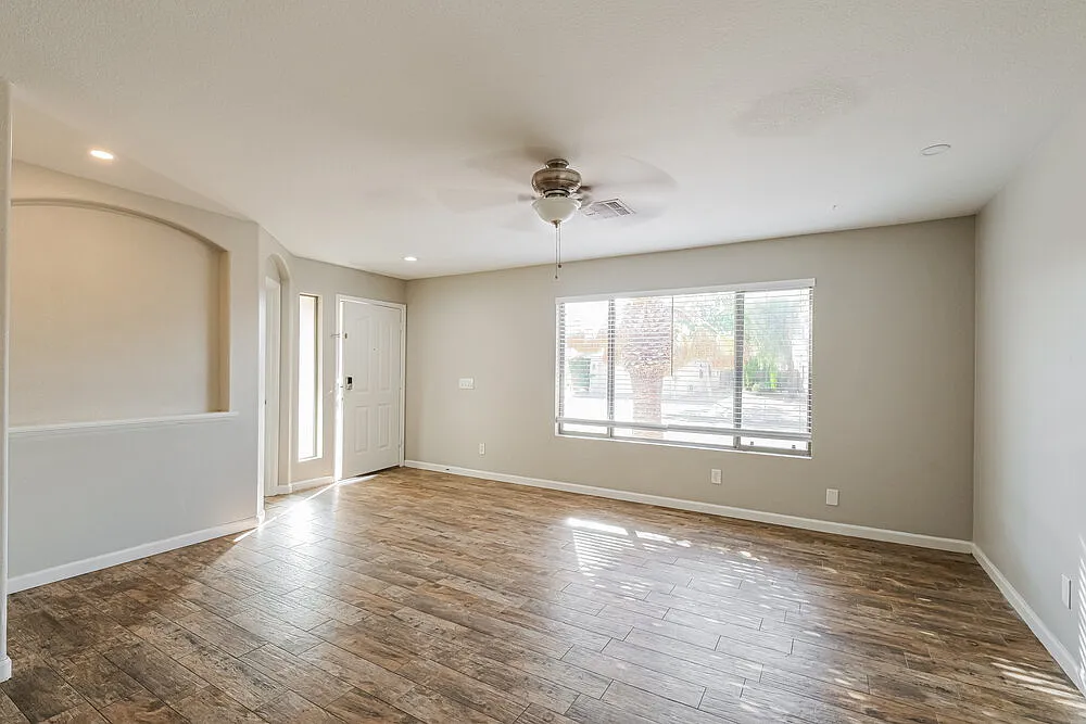 3 bed, 2.0 bath, 1240 sqft, $1,915 — Photo 4