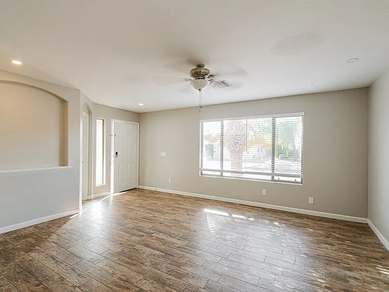 10898 W Alvarado Rd — Photo 4