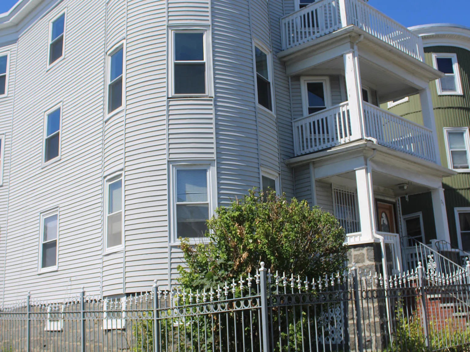 Topliff Street — Photo 1