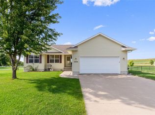 5826 Cherry Park Ct NW, Cedar Rapids, IA 52405