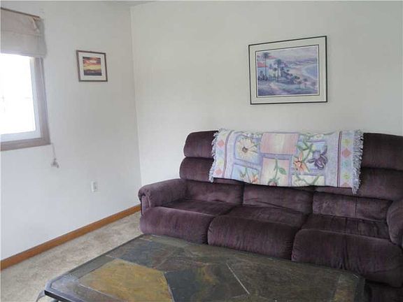 4th image of 1647 Garloch Dr