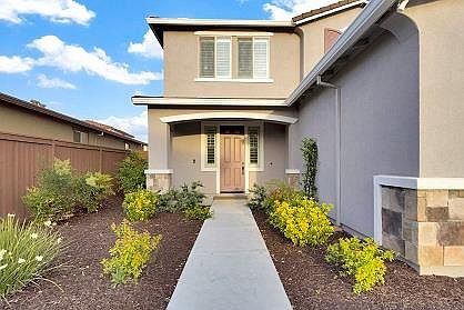 3rd image of 1008 Blue Range Way
