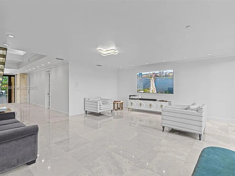 6124 Paradise Point Dr — Photo 6