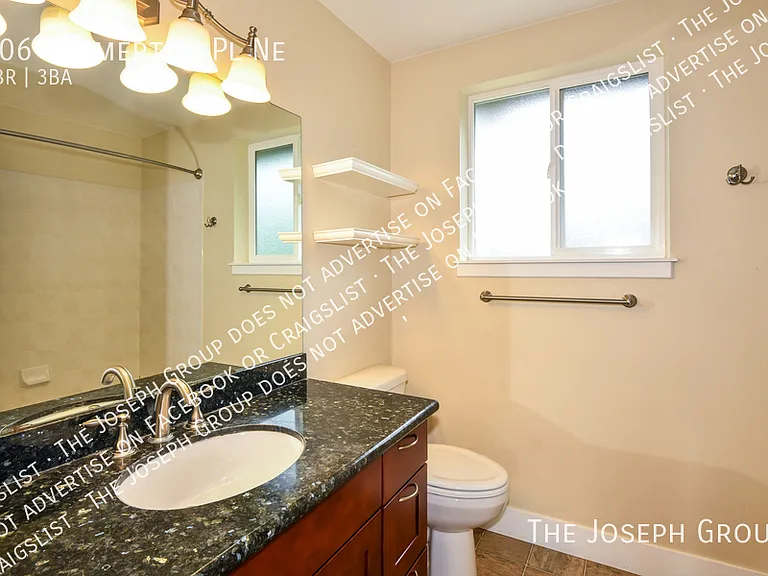 706 Bremerton Pl NE — Photo 17