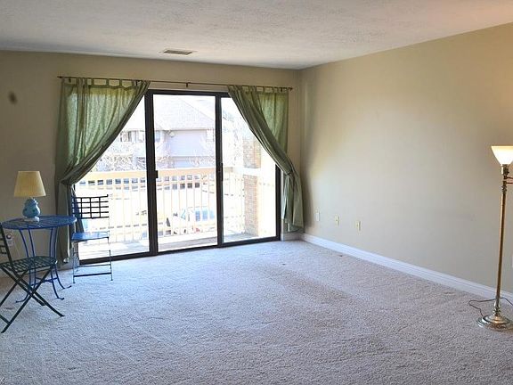 2nd image of 3800 Rosemont Blvd APT 117B
