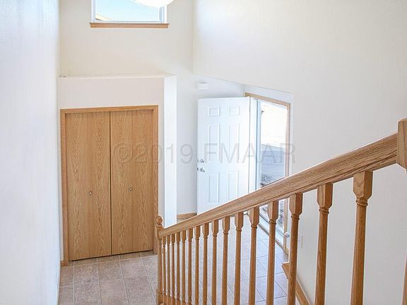 3rd image of 990 Parkway Dr