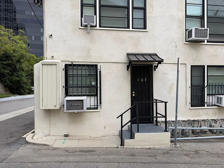 401 Shirley Pl — Photo 5