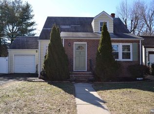 34 Turnure St, Bergenfield, NJ 07621